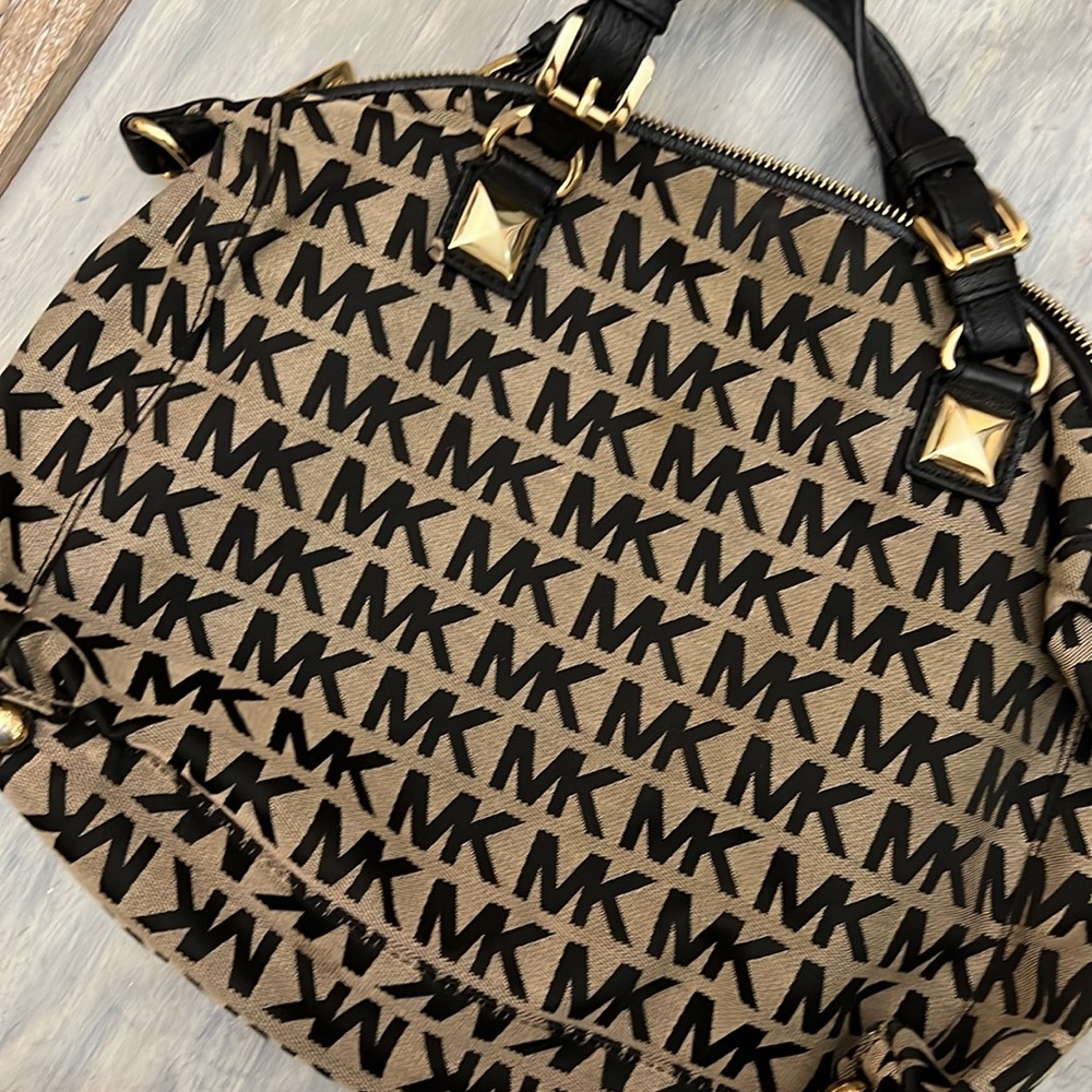 Michael Kors purse - Picture 4 of 10